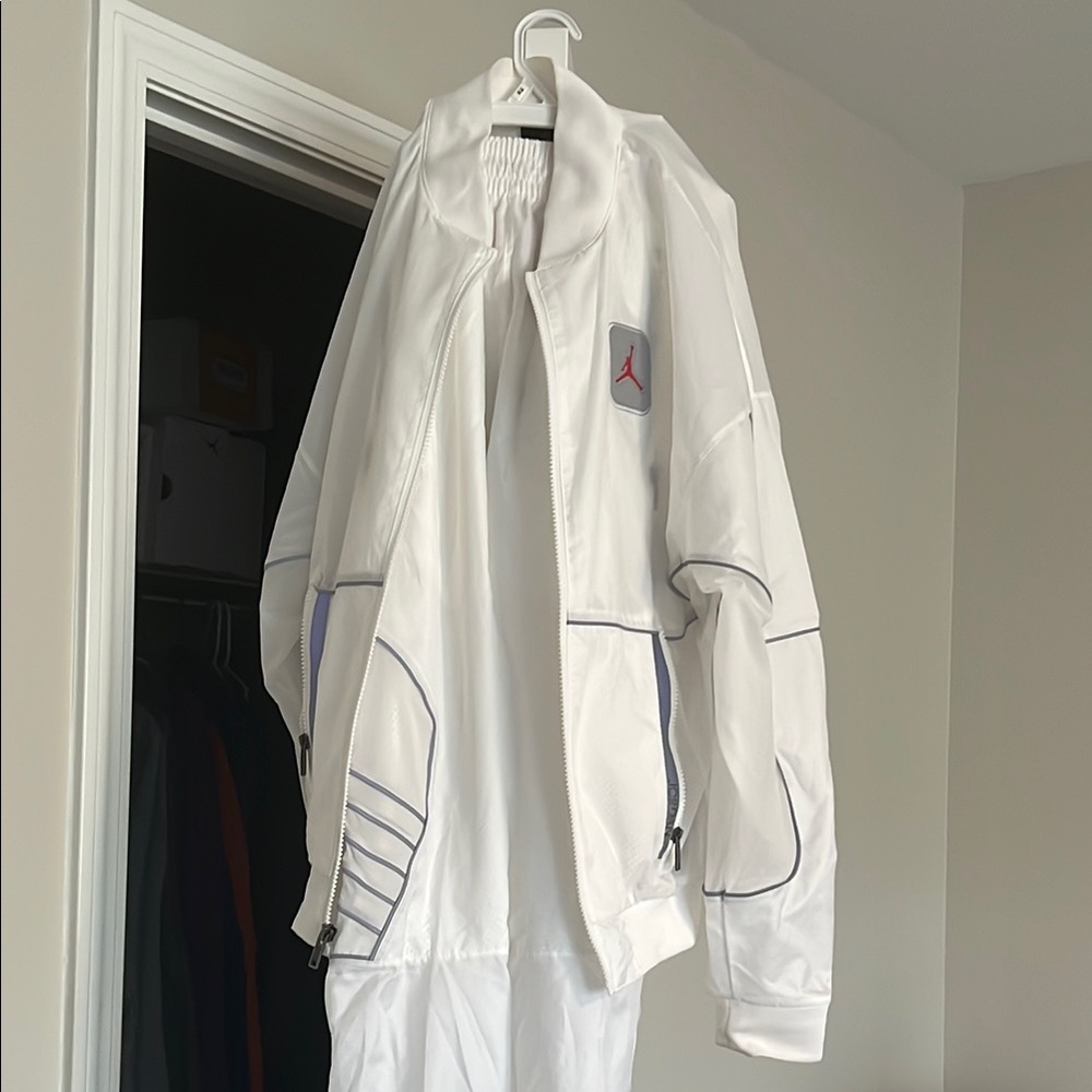 Men Nike Air Jordan jumpman tracksuit White & Red. Size XS.Pants NWT.Jacket NWOT